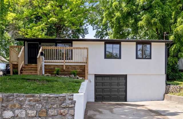 100 Sheidley Avenue - 100 Sheidley Avenue, Bonner Springs, KS 66012