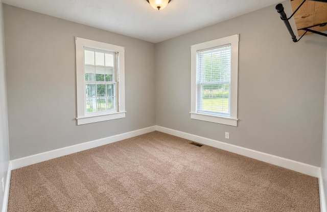 3 Bed / 1 Bath Renovated Home with Detached Garage – Kingsport Gallery 4