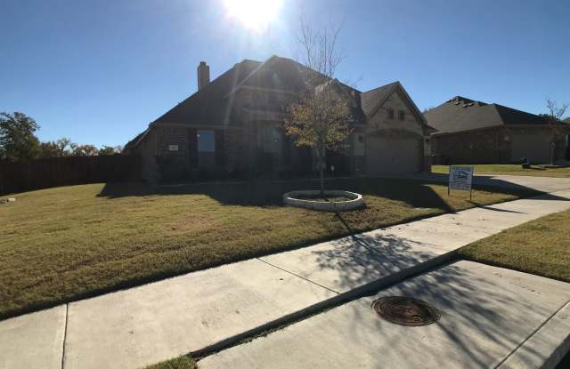446 Canterbury Dr Gallery 3