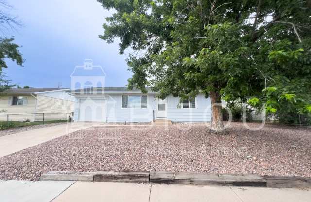 Lovely Four Bedroom - 2206 East Fountain Boulevard, Colorado Springs, CO 80910