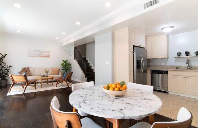 5335 Cartwright Ave photos photos