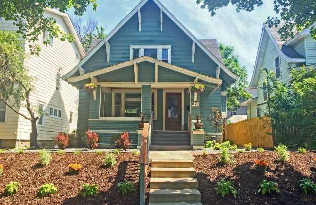 SINGLE FAMILY HOME! Great Location! Laundry, Wood Floors and Parking! photos photos