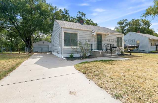Charming 2-Bedroom Home with Finished Basement & Detached Garage! Gallery 1