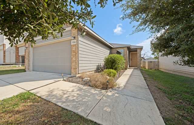 CHARMING 3 BEDROOM HOME IN STONEGATE Gallery 3