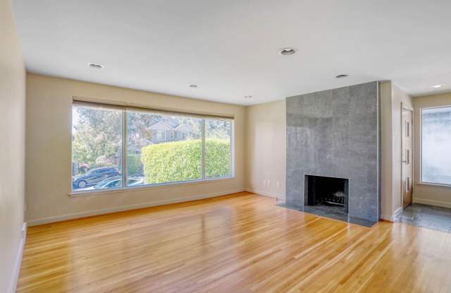 3Bd/1.75Ba Bellevue Home Gallery 4