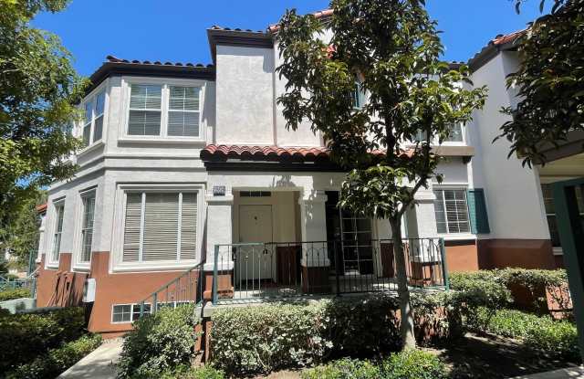 Tri-Level Townhome in Tustin photos photos