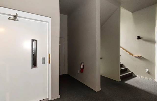 219 Tracy Avenue North - 202 Gallery 2