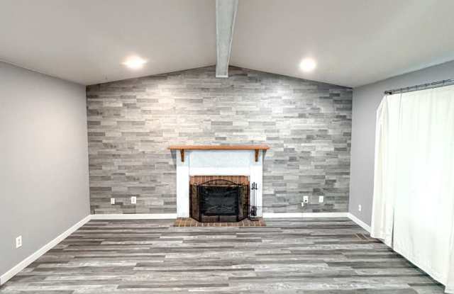 3 Bedroom West Salem Home with Large Fenced Backyard Gallery 3