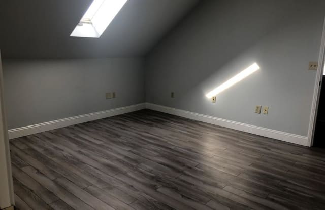 326 Lincoln St - 326 Lincoln Street, Lowell, MA 01852