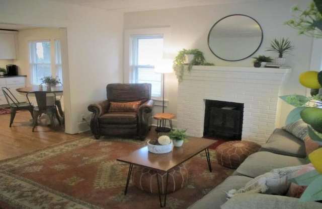 Charming 2-Bed, 1-Bath Fully Furnished Home – Ready for Move-In! Gallery 4