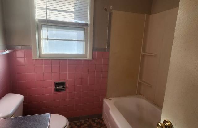 3 Bedroom / 1 Bath House Gallery 4