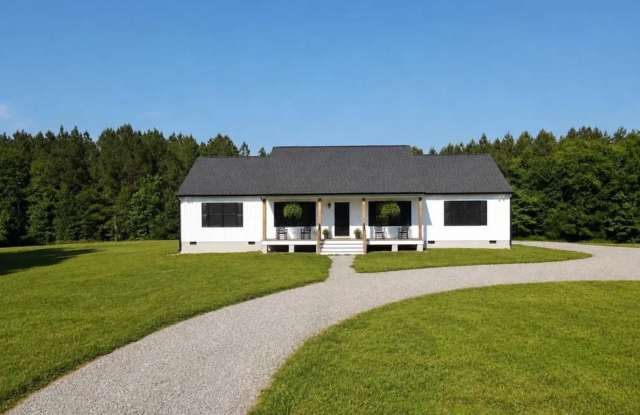 Newly Built 3 Bedroom/2 Bathroom Home with Storage Shed Gallery 1