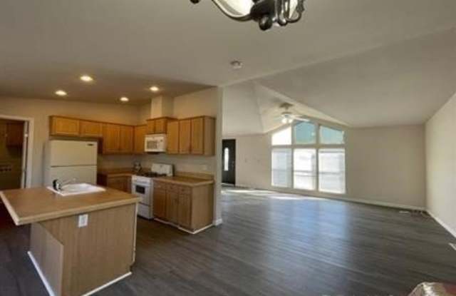 10284 Barada Rd - 10284 Barada Road, Oak Hills, CA 92344