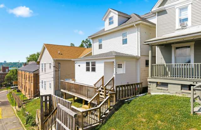 5 Bed/3.5 Bath House Right By WVU Downtown Campus - Available 05/24/2027 Gallery 1
