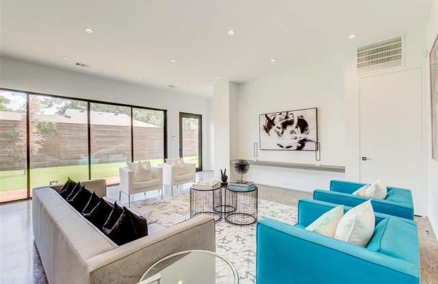 4439 Kelton Drive Gallery 2
