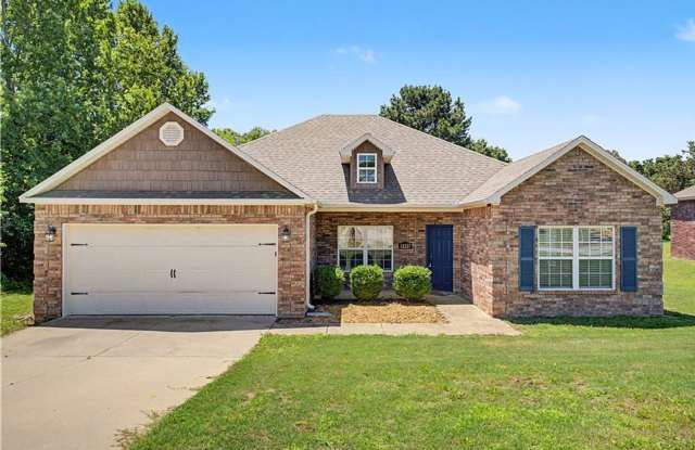 3 bedroom 2 bath in Farmington, 2 carG, large backyard, quiet area Gallery 1