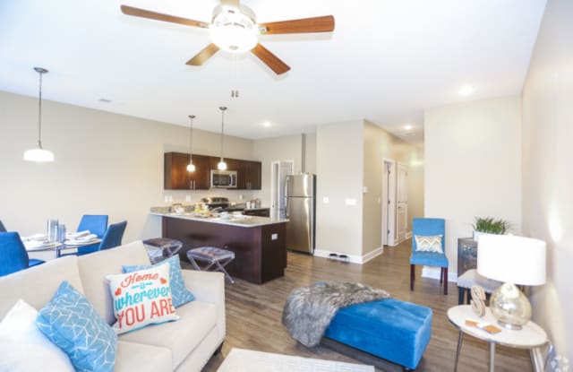 544 Northeast Ridgeview Drive - 544 NE Ridgeview Dr, Lee's Summit, MO 64086