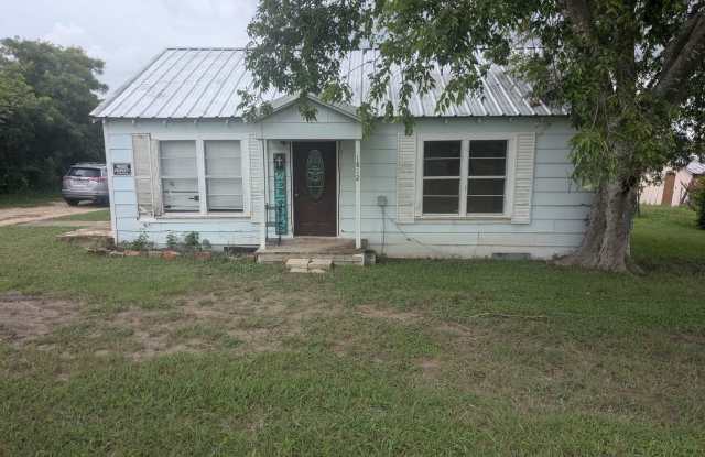 3 Bed 1 Bath with Large Yard, Workshop, and Laundry Hookups photos photos