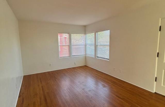 Two bedroom House w/ detached Garage available now Gallery 1