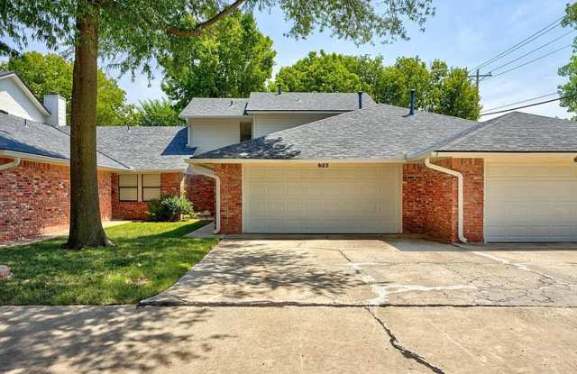 Beautiful 3bed/3bath Townhome Available in Westside Norman!! photos photos