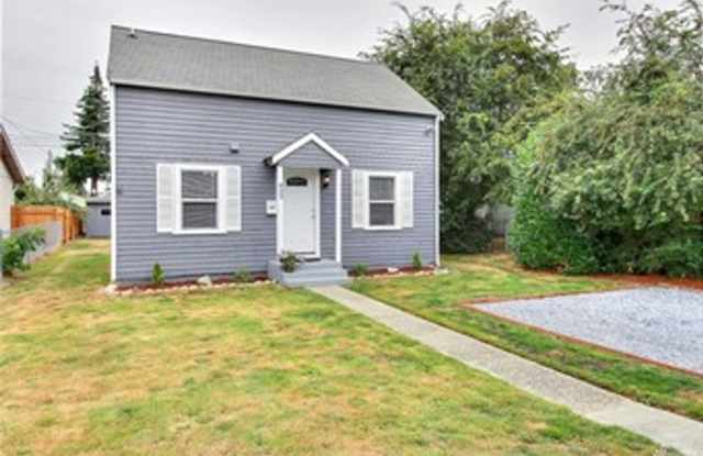 Charming craftsman home with a large lot and Spiral Staircase! - 833 East 51st Street, Tacoma, WA 98404