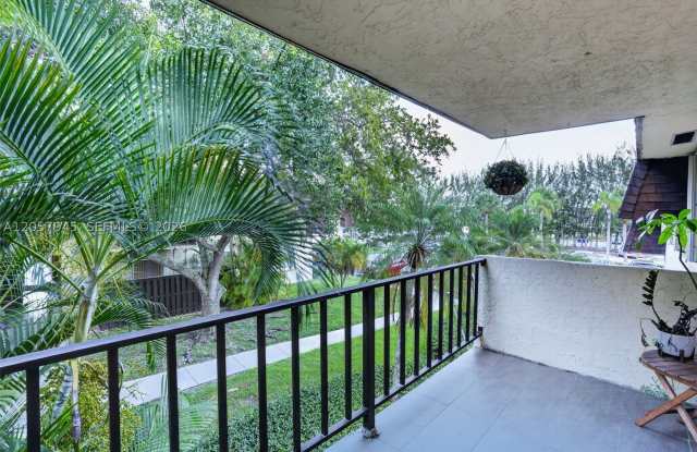 13707 SW 91st Ct Gallery 2