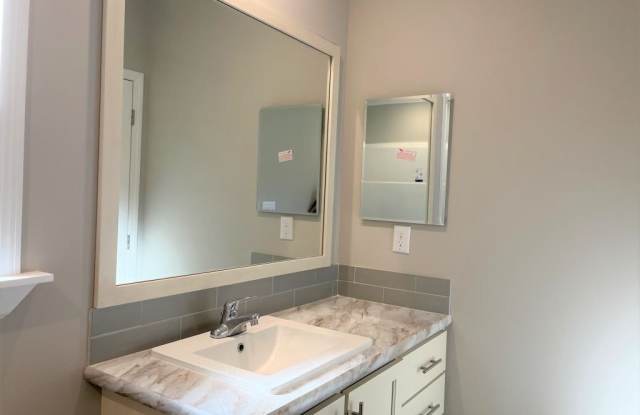1077 Cloverleaf Circle Gallery 3