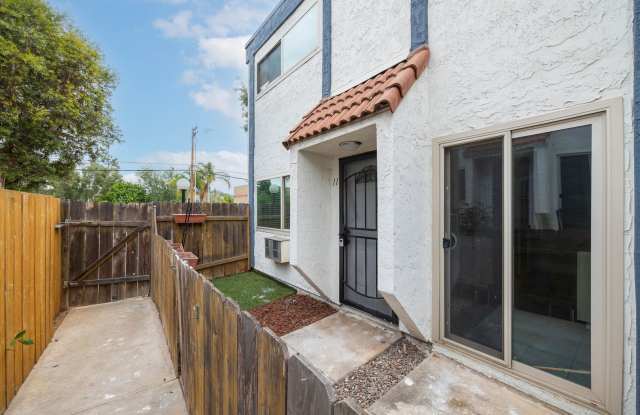 2 Story Townhome w/ Washer/Dryer and Water Included! Gallery 1