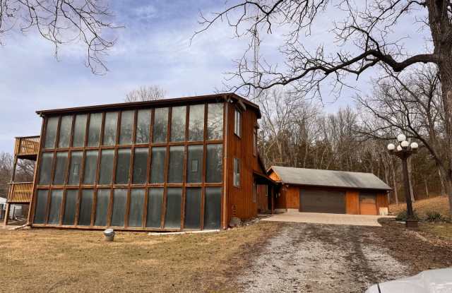 Nice large country setting close to town photos photos