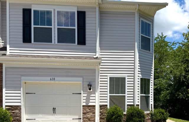 Spacious 3 Bedroom/ 2 Bath townhouse w/office for rent in Fountain Park, convenient Asheville location photos photos