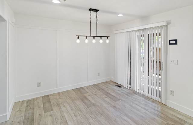 Amazing 3 Bedroom 3.5 Bathroom Townhouse Gallery 3