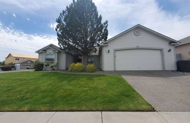 Beautiful South Richland 3-Bedroom Rambler with Open Floor Plan & Spacious Primary Suite! photos photos