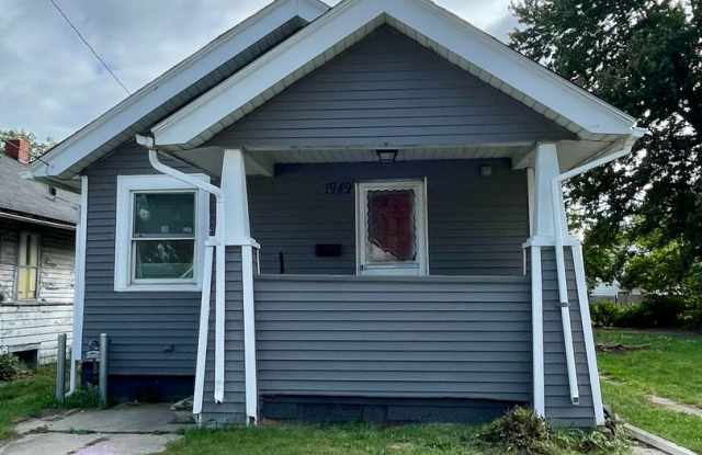 2 bedroom 1 bath - 1949 Marlow Road, Toledo, OH 43613