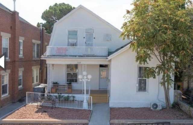 709 N Saint Vrain unit: 4 photos photos