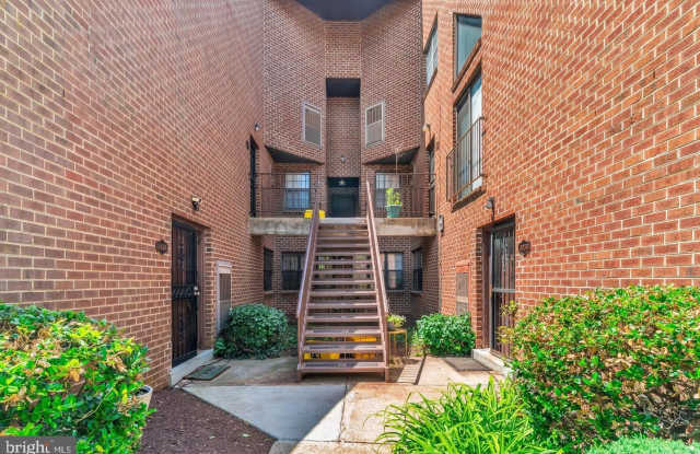 3040 PINEVIEW Court NE Gallery 1