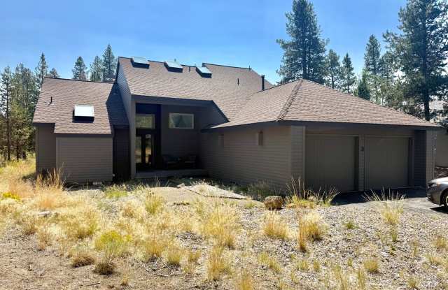 Beautiful 3 Bed/2.5 Bath Home in Sunriver, OR - Hot Tub Included photos photos Beautiful 3 Bed/2.5 Bath Home in Sunriver, OR - Hot Tub Included photos photos