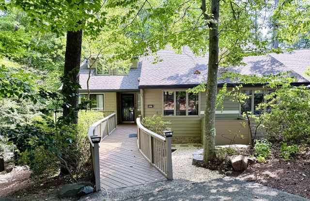 106 Montrose Drive - 1 Gallery 1