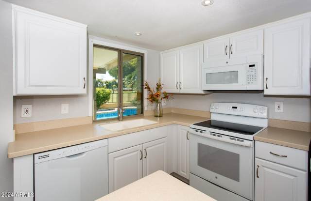 7232 S LA ROSA Drive - 7232 South La Rosa Drive, Tempe, AZ 85283