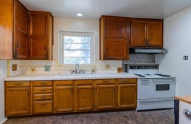2837 Henrietta Avenue - 2837 Henrietta Avenue, La Crescenta-Montrose, CA 91214