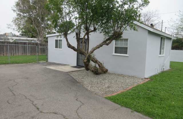 Renovated Guest House in Sylmar on Cobalt photos photos