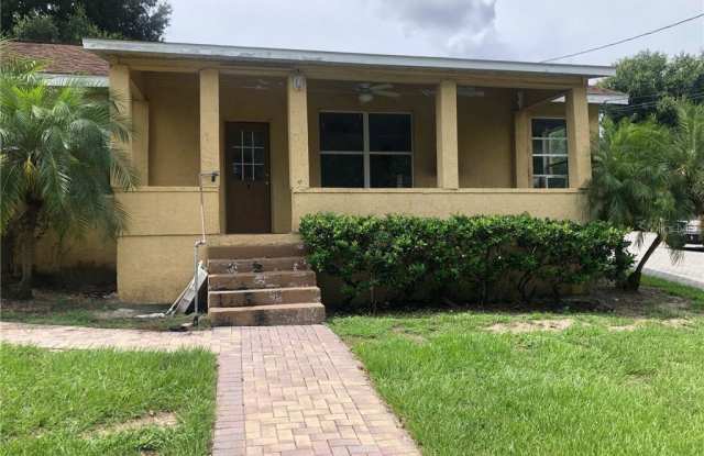 667 WEST OSCEOLA ST. - 667 W Osceola St, Clermont, FL 34711