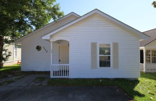 1332 Edgewood Drive Gallery 1