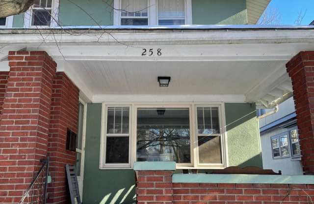 3 Bedroom Duplex on a Brick Cul-de-sac, Blocks From Eastown and Cherry Hill! photos photos