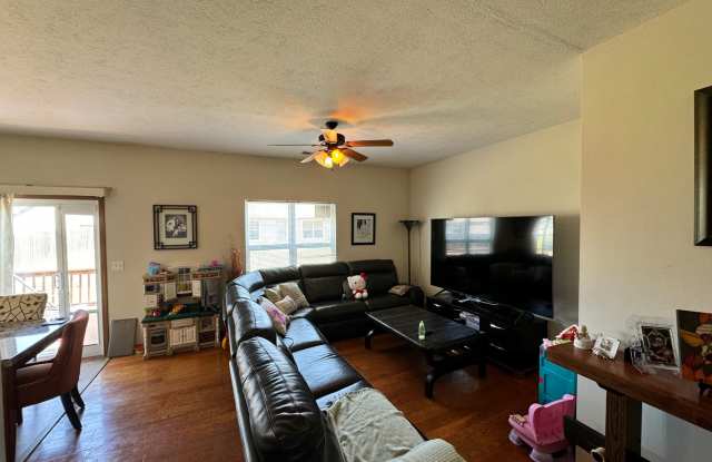 3 Bedroom Home in Quiet Cul-de-sac! Gallery 3