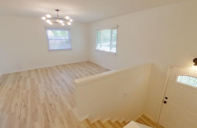 Remodeled 5BR Home - Pet Friendly - MOVE IN SPECIAL 1/2 OFF 1ST MONTHS RENT!!! Gallery 4