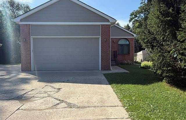 3055 W Auburn Road Gallery 1