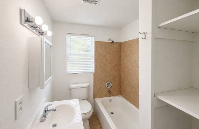 Four Bedroom, One Bath Home Gallery 3