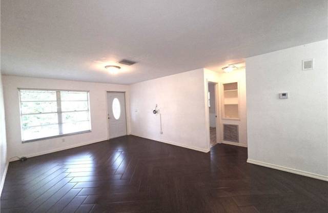 1213 SW 48th Terrace Gallery 2