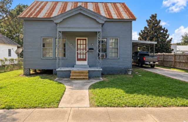 206 South Bailey Street Gallery 1