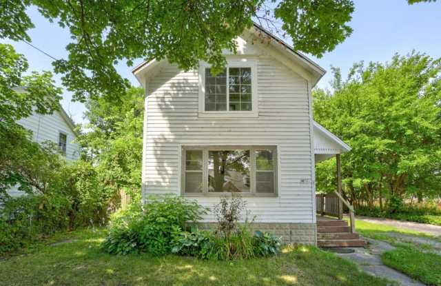 Charming 3-Bedroom Home with Fenced Yard! photos photos